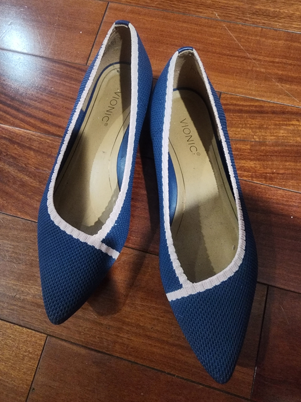 Vionic Navy Pointed Knit Flats with Cream Trim